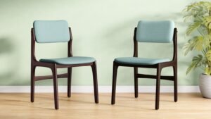 A modern dining room set showing how to buy dining chairs correctly.