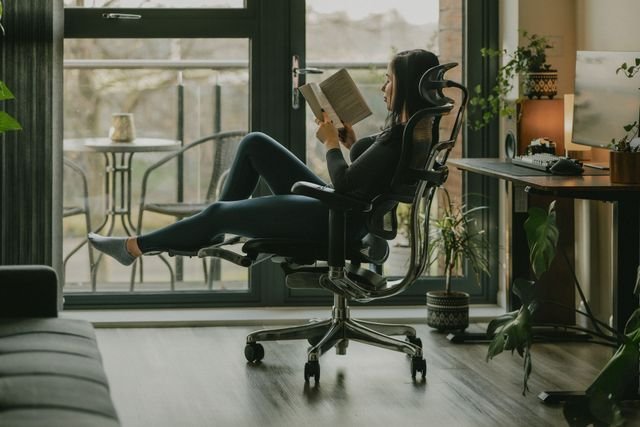 Office chair customization tools including a footrest and lumbar cushion for different body types.