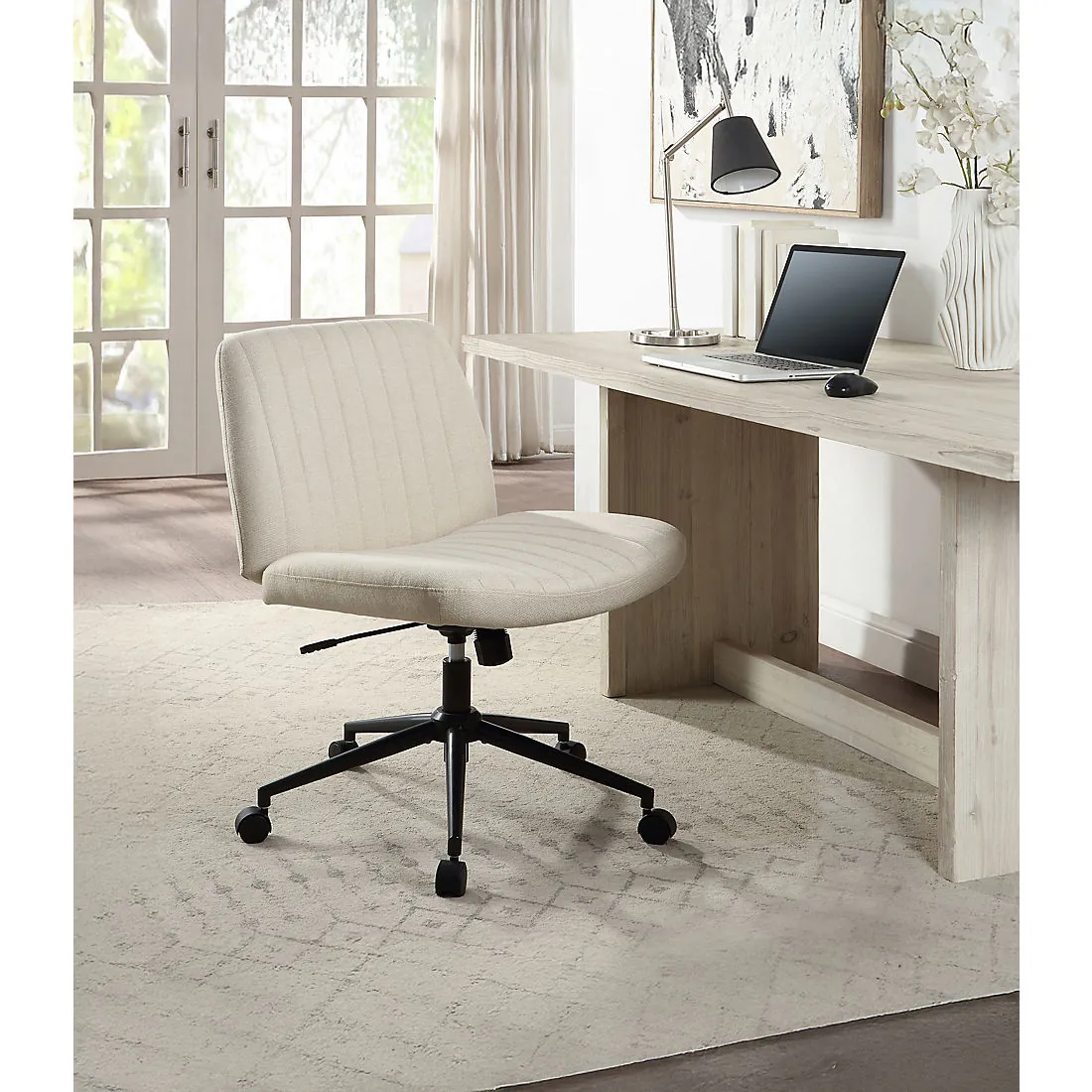 A comparison between testing a desk chair in a showroom and browsing online.